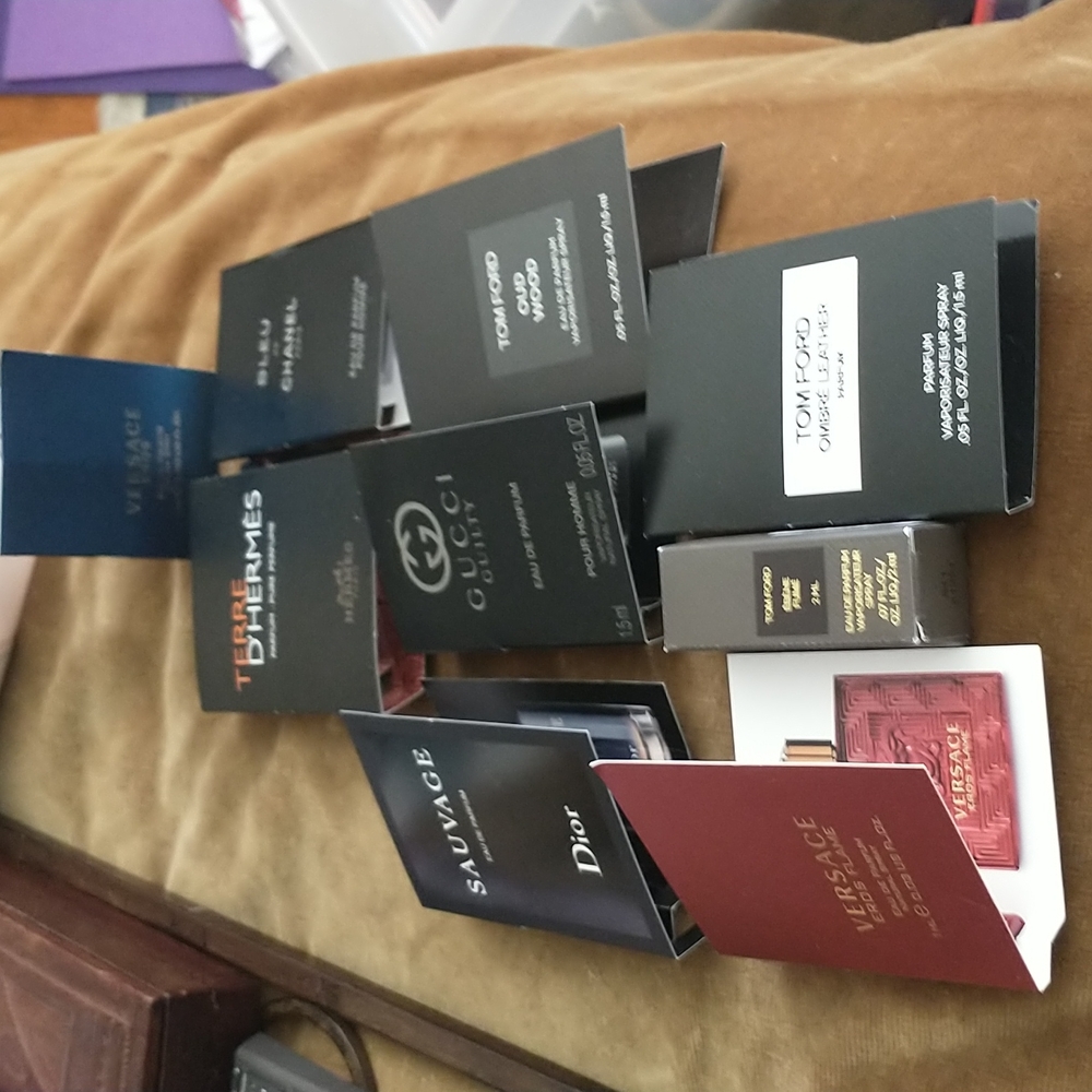 SOLD! 9 Men's Fragrance Samples